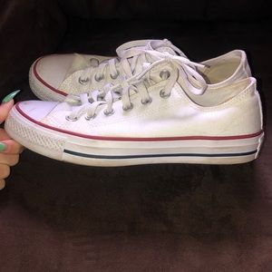 low top white converse!!